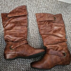 Yuu Brown Heeled Boots with Buckle Accent